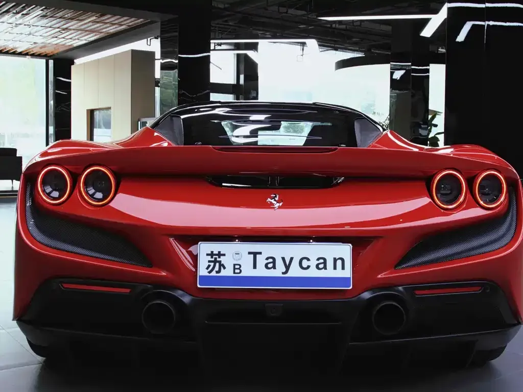 Ferrari F8 — фото 8