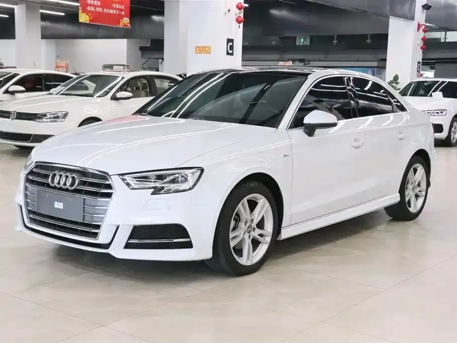 Audi A3 — фото 1