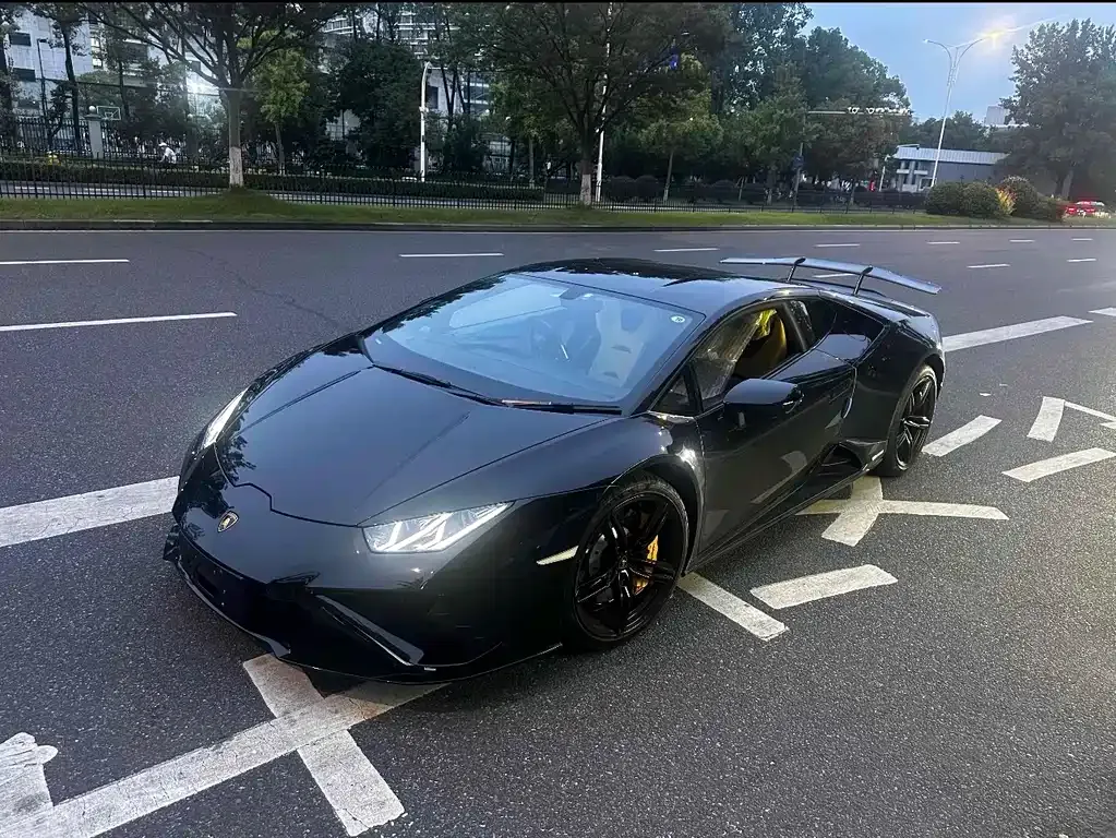 Lamborghini Huracan — фото 1