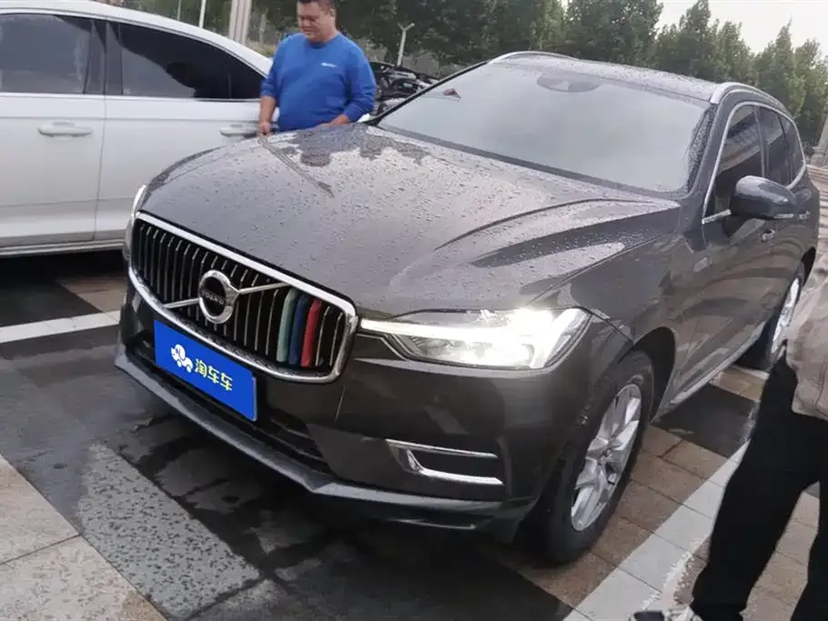 Volvo XC60 — фото 1