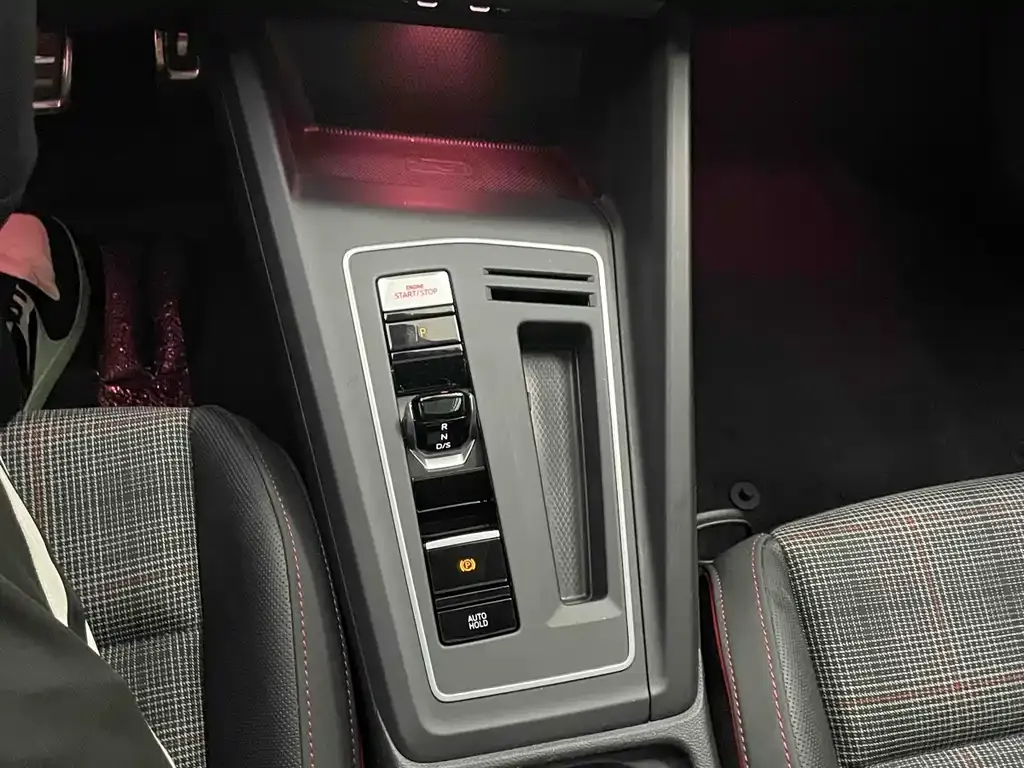 Volkswagen Golf GTI — фото 10