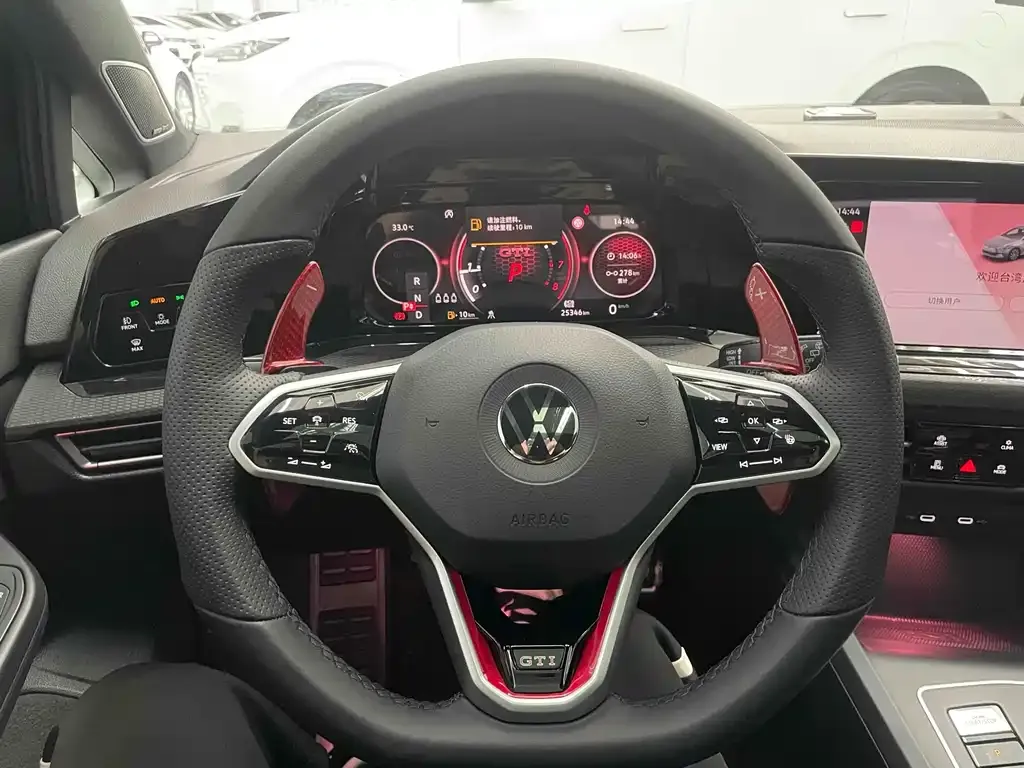 Volkswagen Golf GTI — фото 8