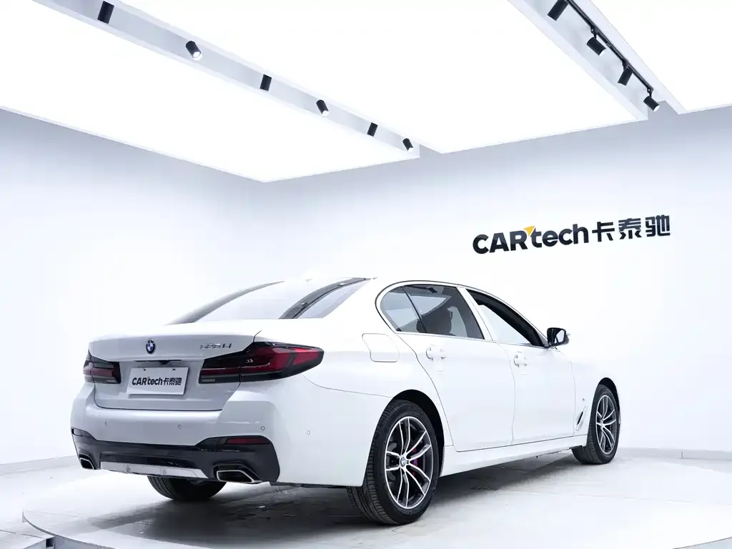 BMW 5 Series — фото 8