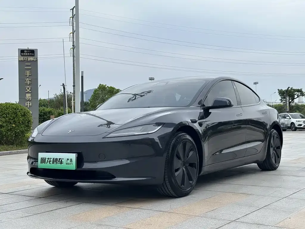Tesla Model 3 — фото 1
