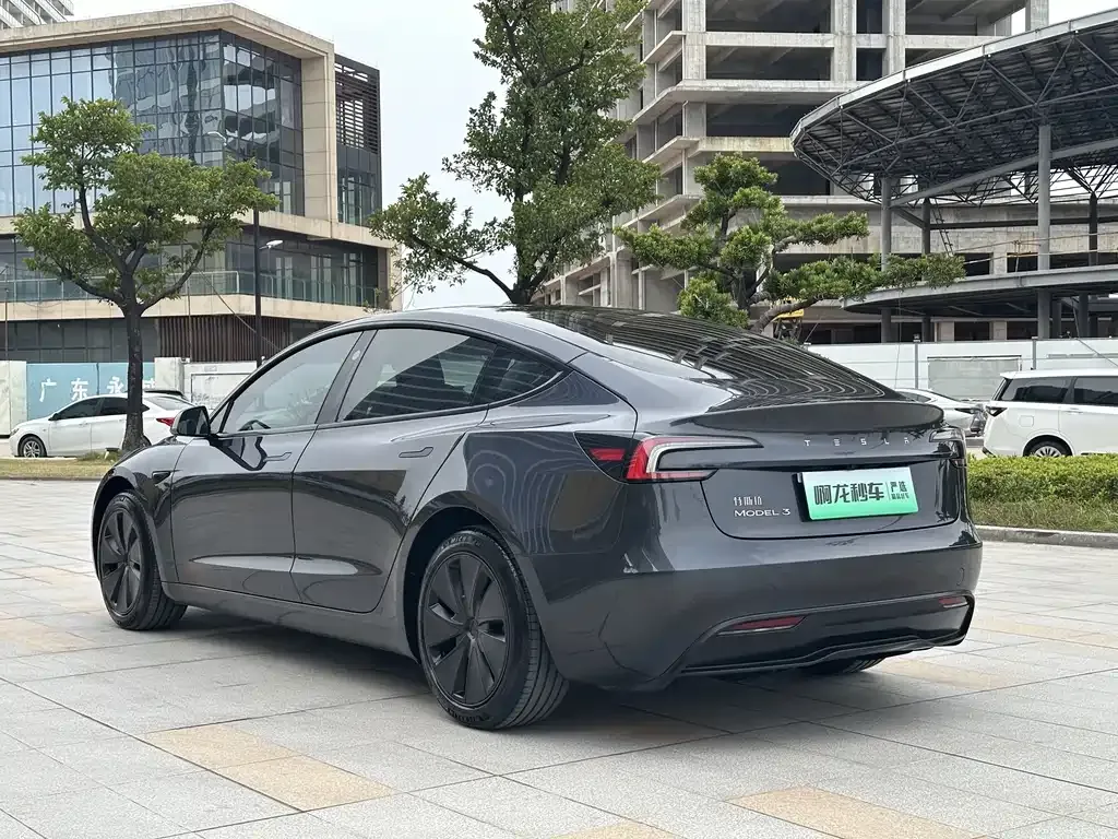 Tesla Model 3 — фото 7
