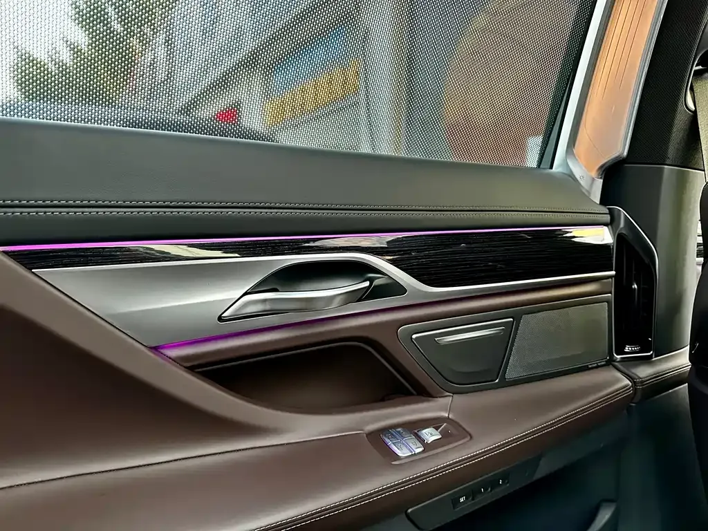BMW 7 Series — фото 10