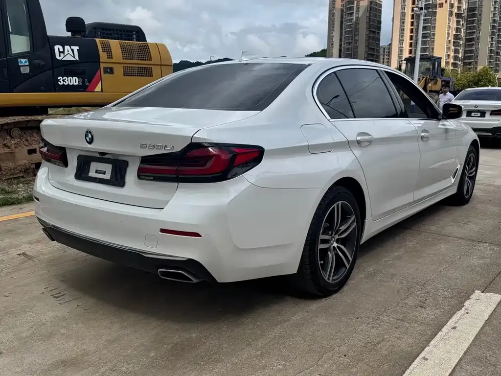 BMW 5 Series — фото 9