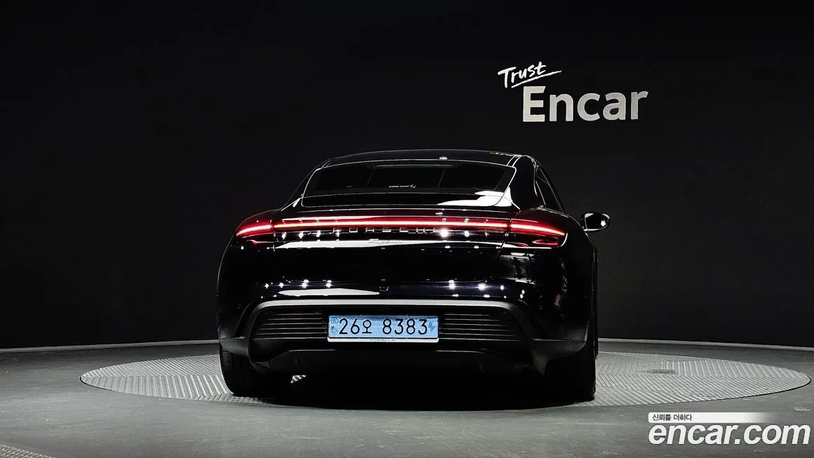Porsche Taycan — фото 4
