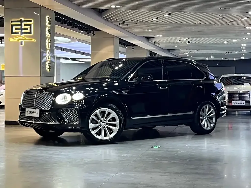 Bentley Bentayga — фото 1