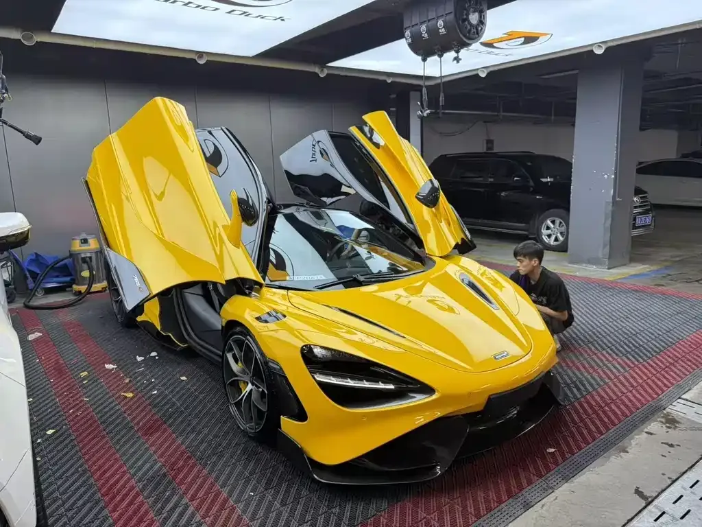 McLaren 720S — фото 1