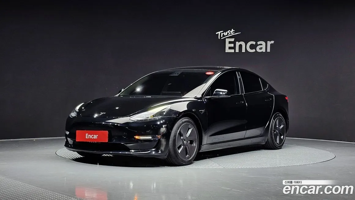 Tesla Model 3 — фото 1