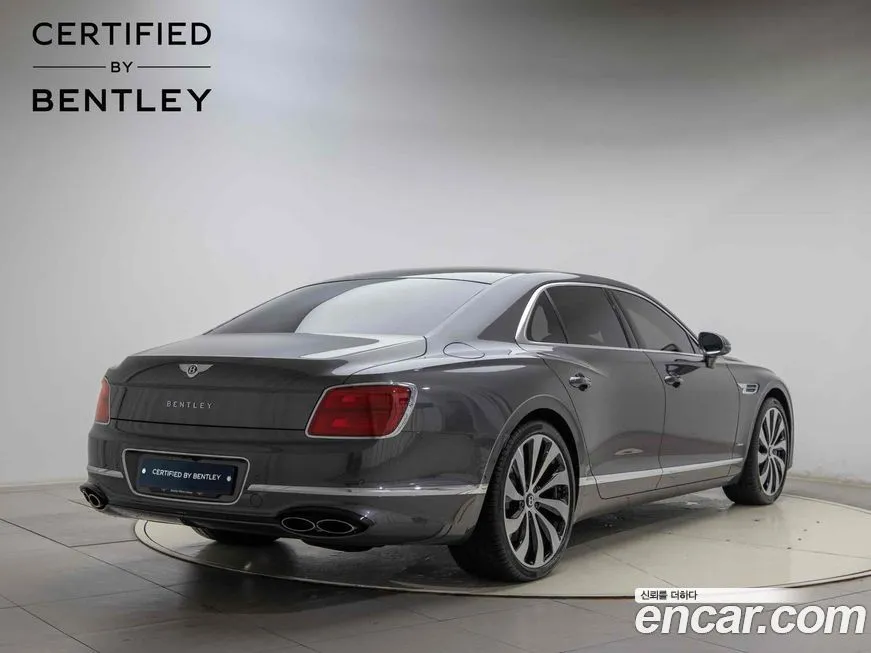 Bentley Flying Spur — фото 2
