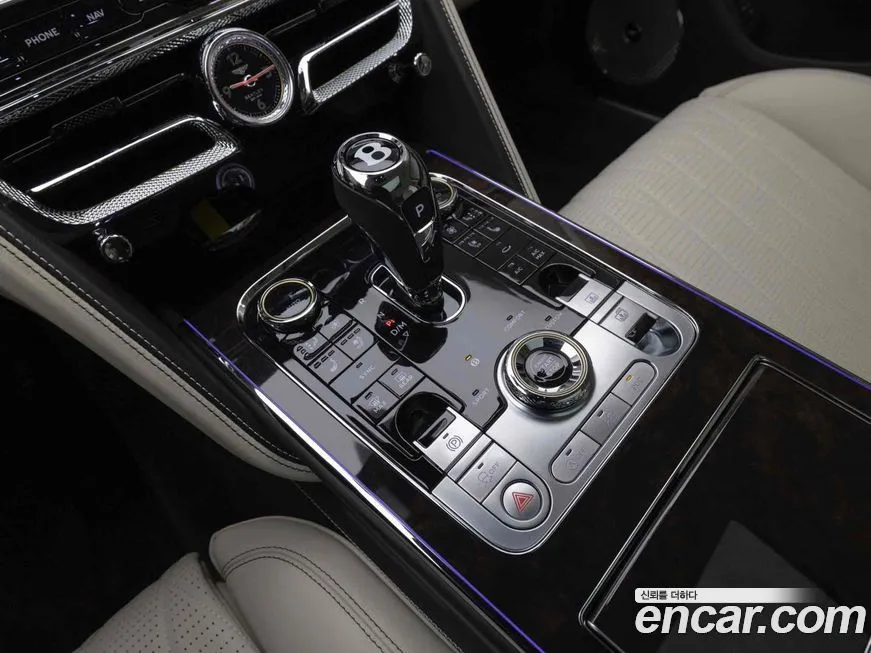 Bentley Flying Spur — фото 9