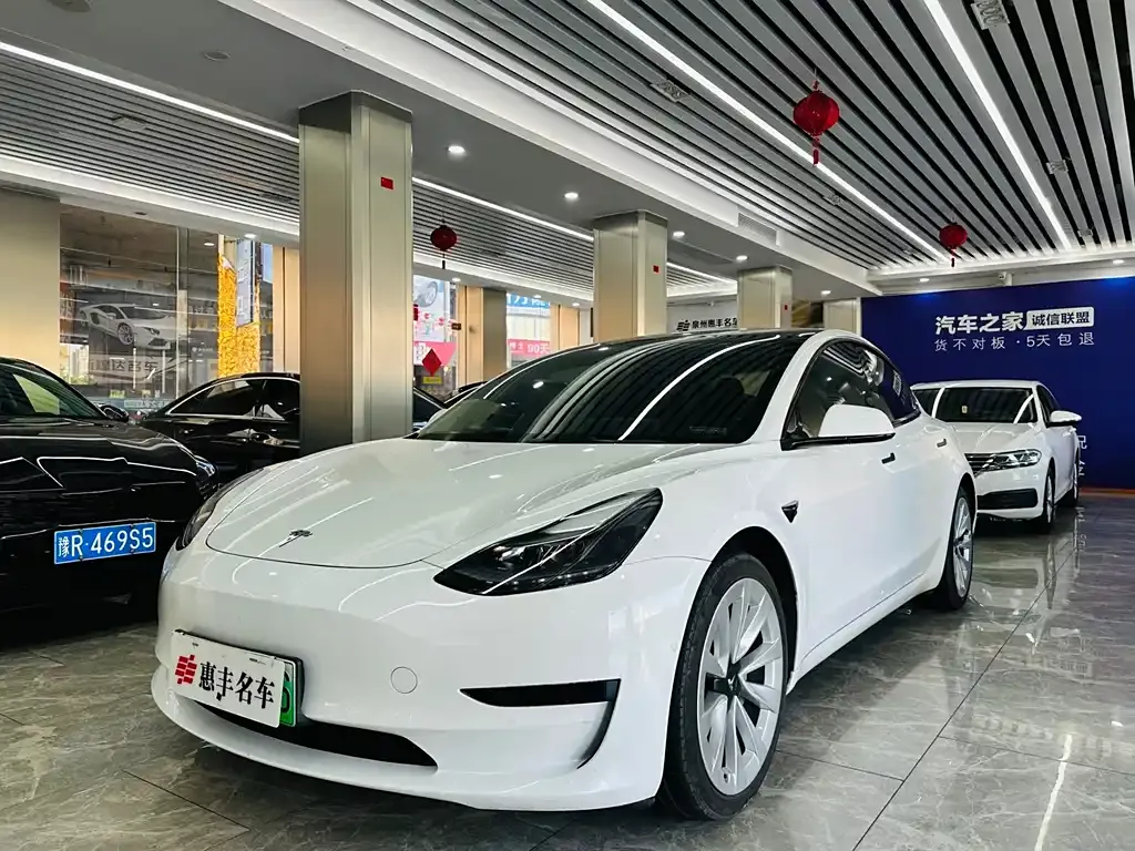 Tesla Model 3 — фото 1