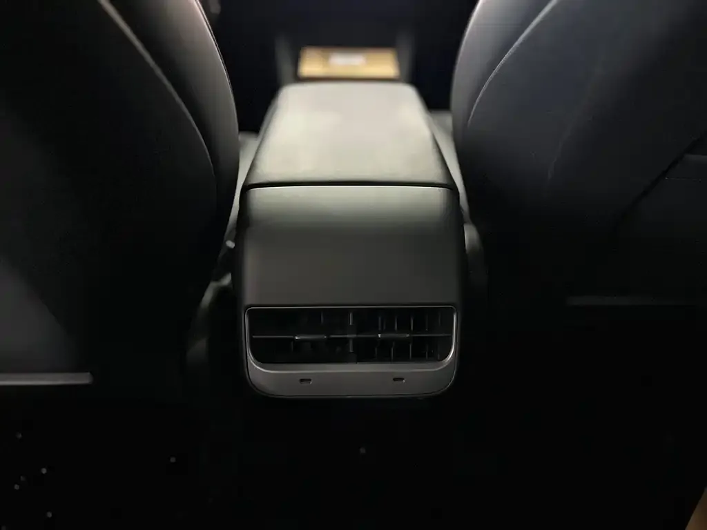 Tesla Model 3 — фото 10
