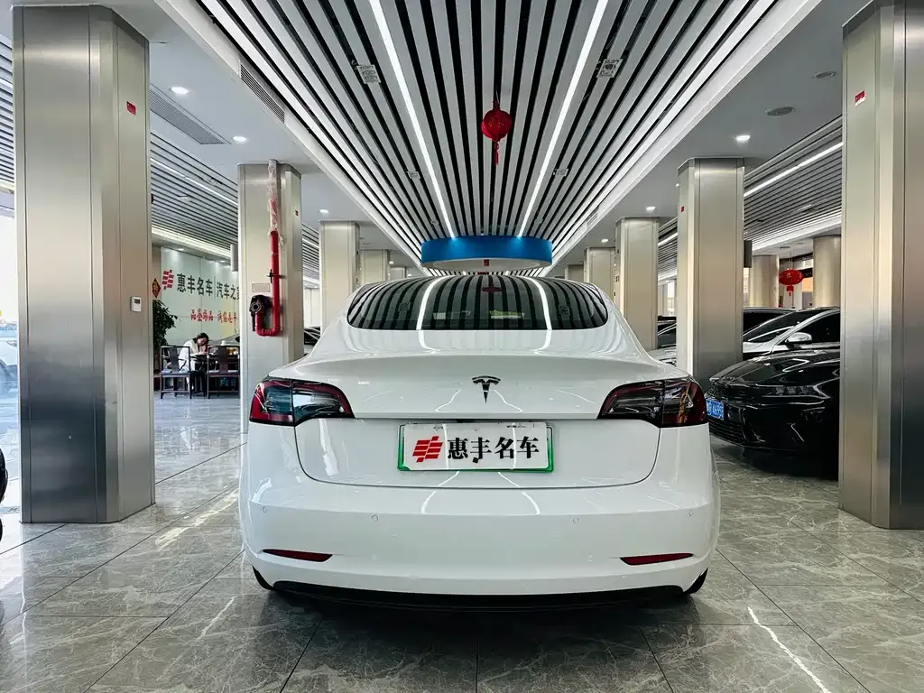Tesla Model 3 — фото 5