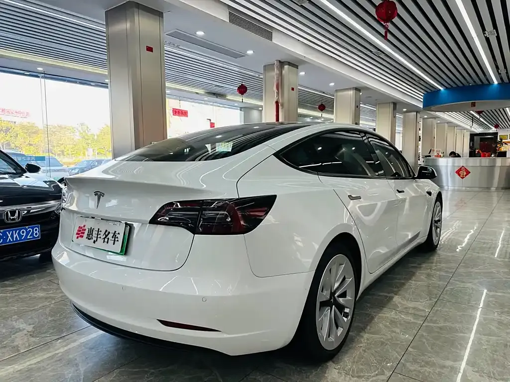 Tesla Model 3 — фото 6