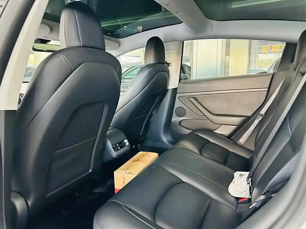 Tesla Model 3 — фото 9