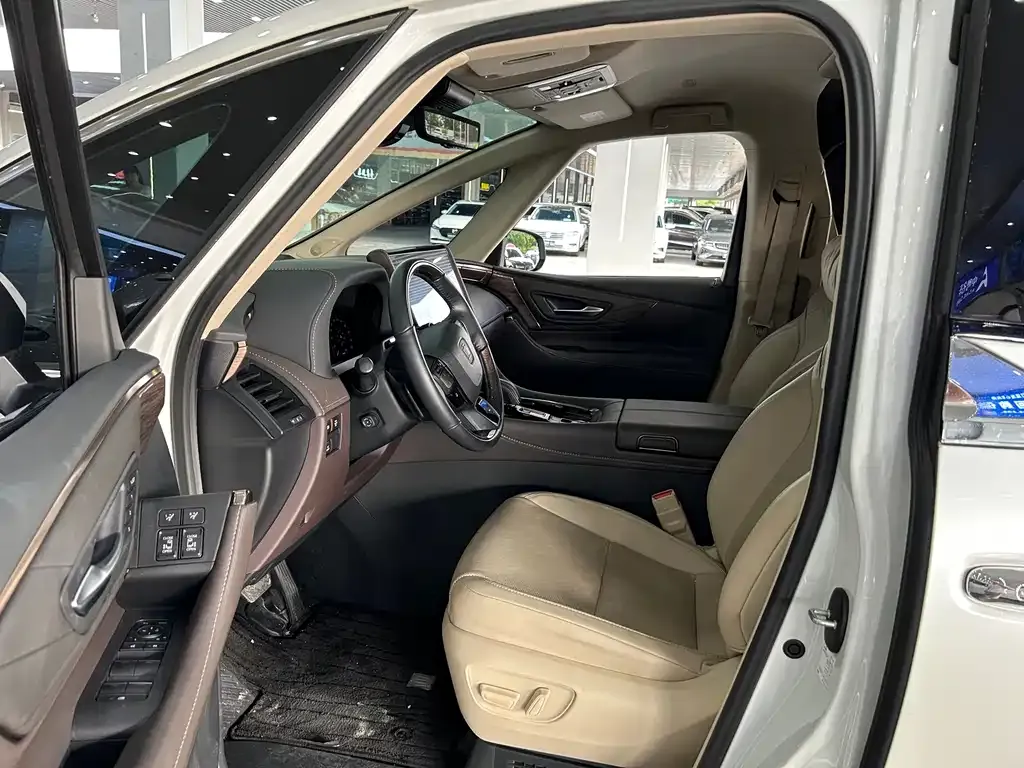 Toyota Vellfire — фото 2