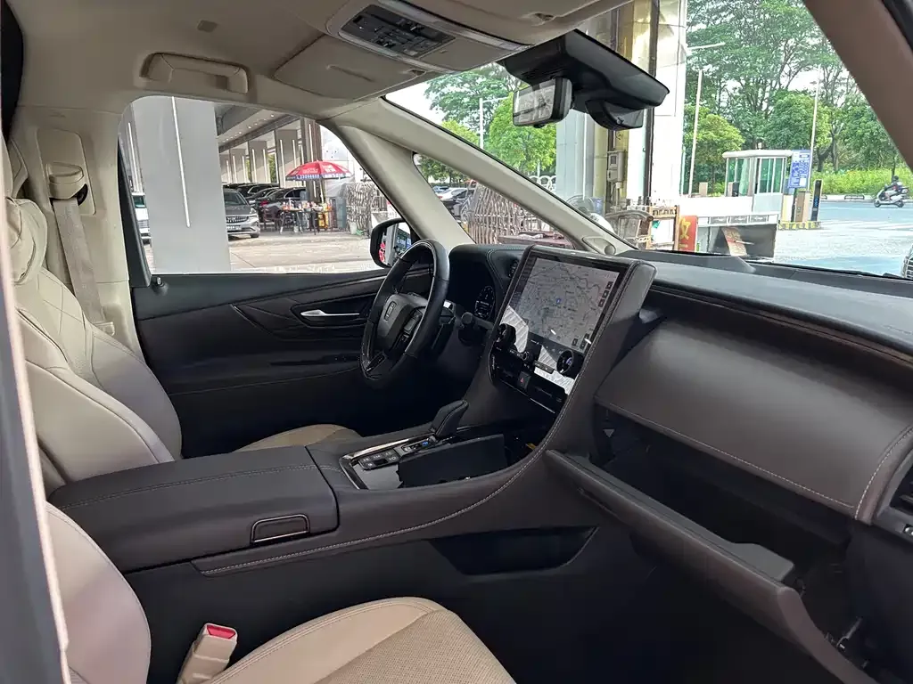 Toyota Vellfire — фото 4