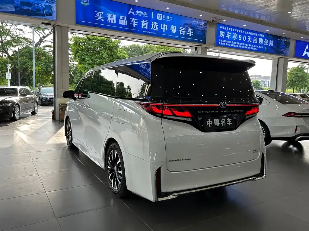 Toyota Vellfire — фото 6