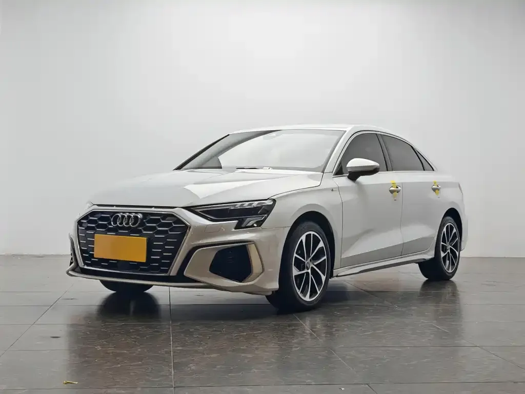 Audi A3 — фото 1