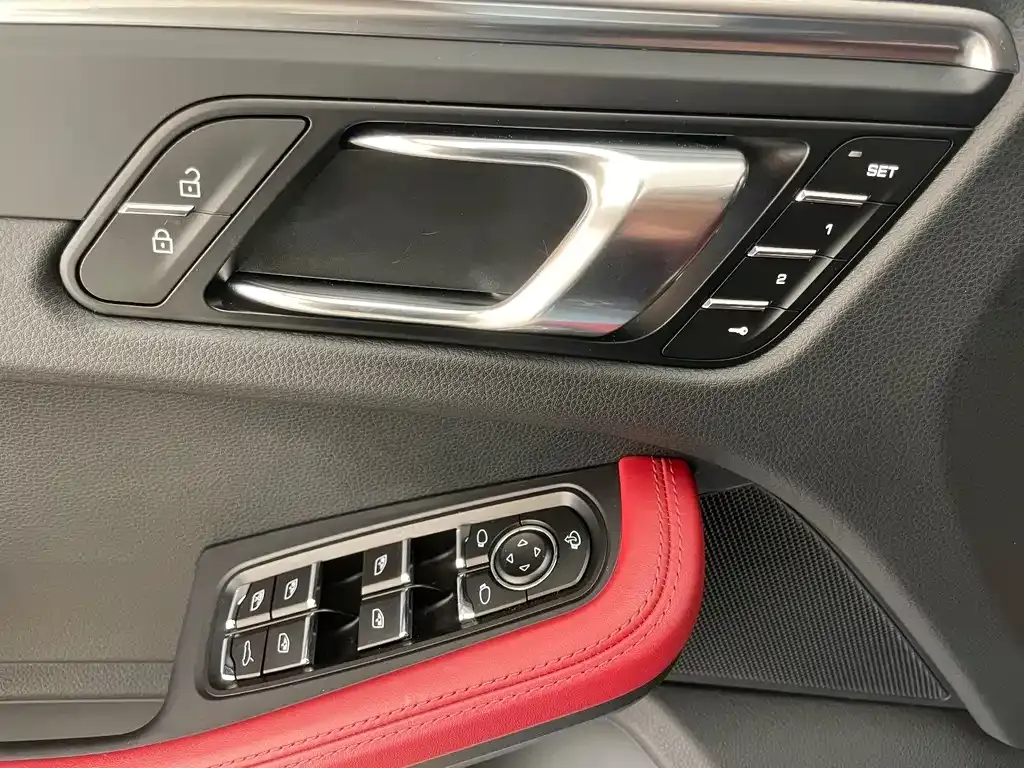 Porsche Macan — фото 10