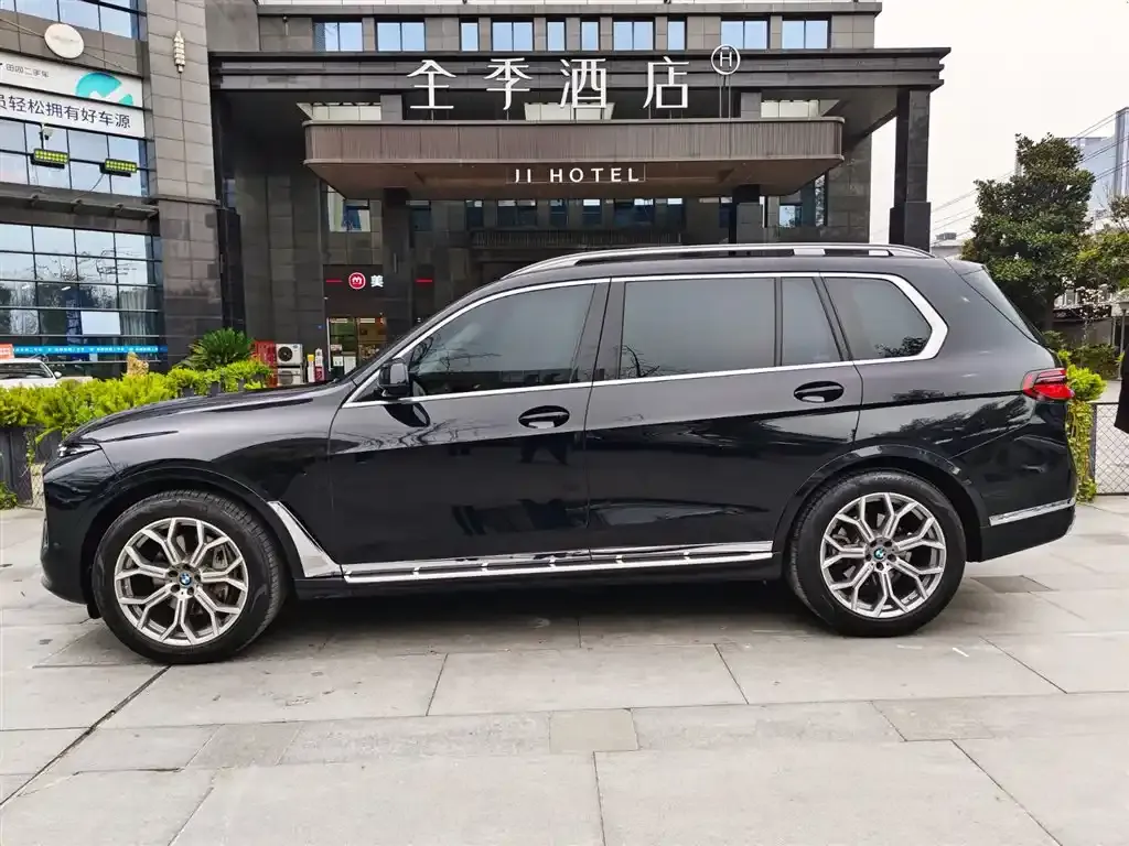 BMW X7 — фото 3