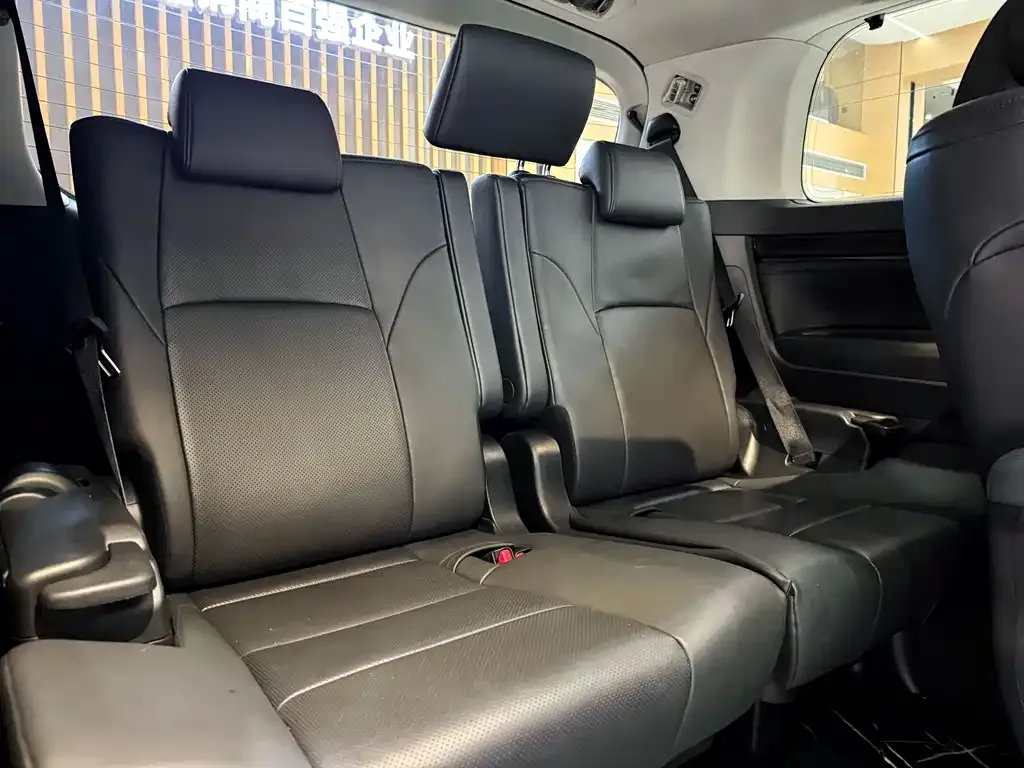 Toyota Vellfire — фото 10