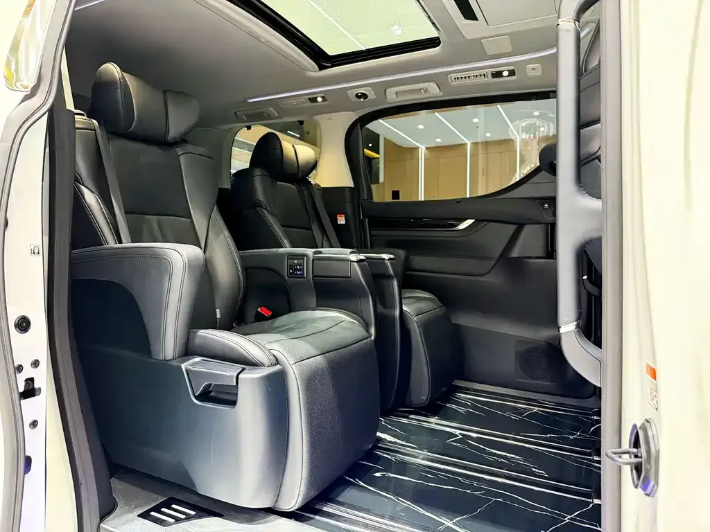 Toyota Vellfire — фото 9