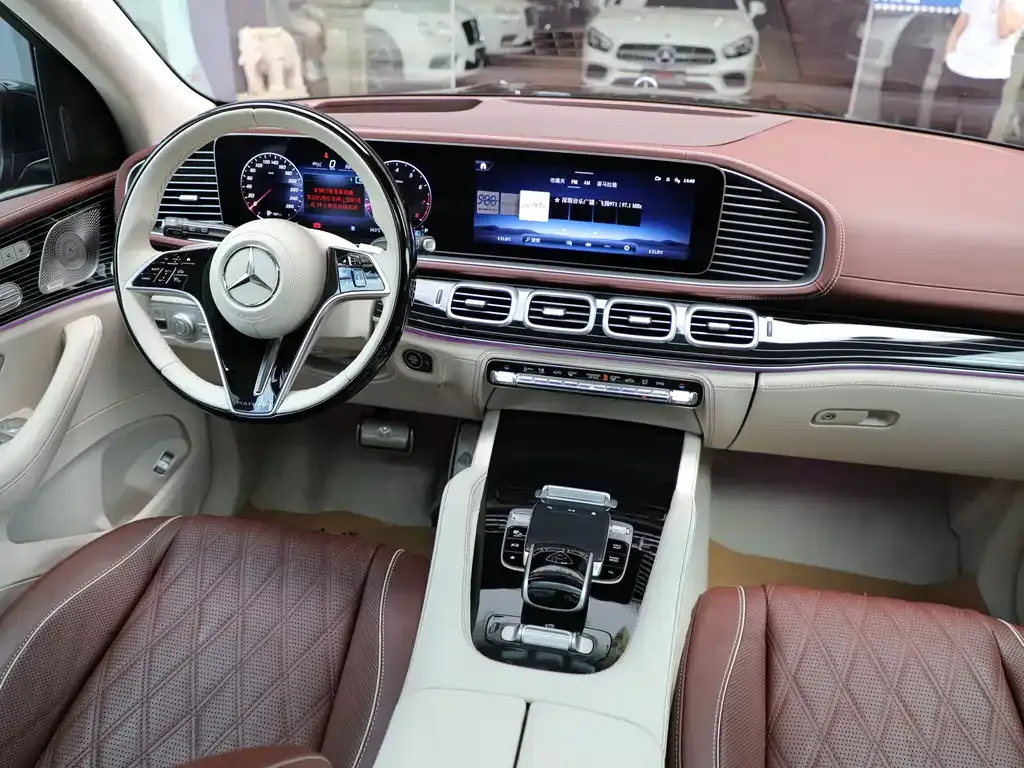 Mercedes-Benz GLS — фото 10