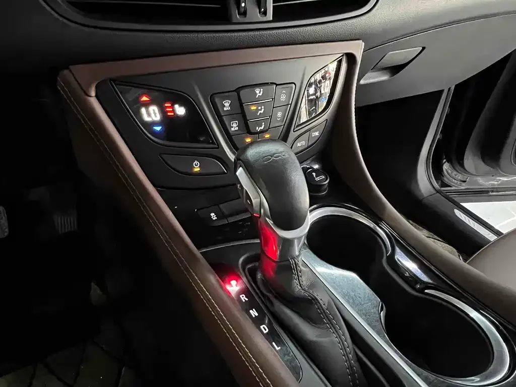 Buick Envision Plus — фото 10