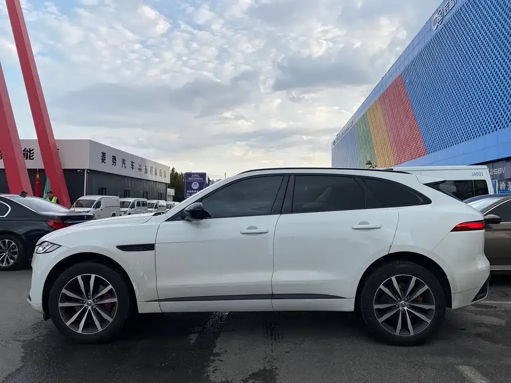 Jaguar F-PACE — фото 6