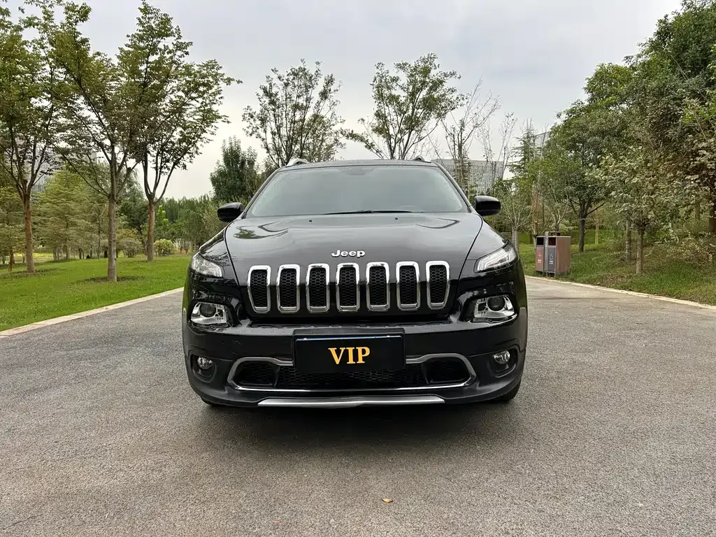 Jeep Cherokee — фото 2