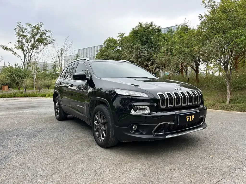 Jeep Cherokee — фото 3