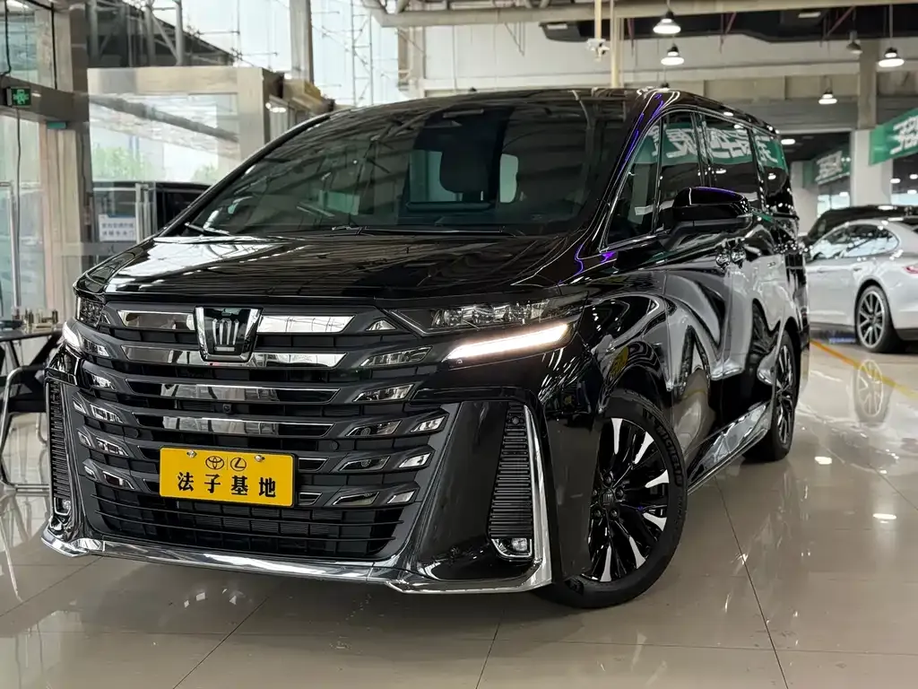 Toyota Vellfire — фото 1
