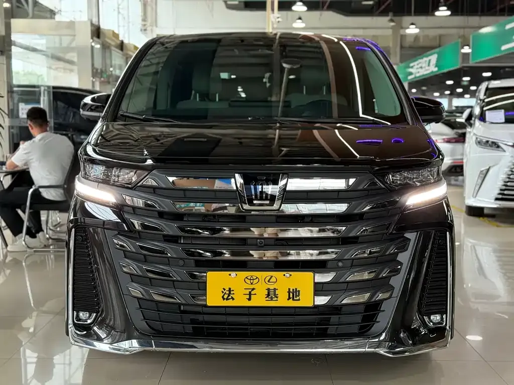 Toyota Vellfire — фото 2