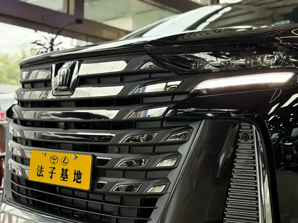 Toyota Vellfire — фото 5