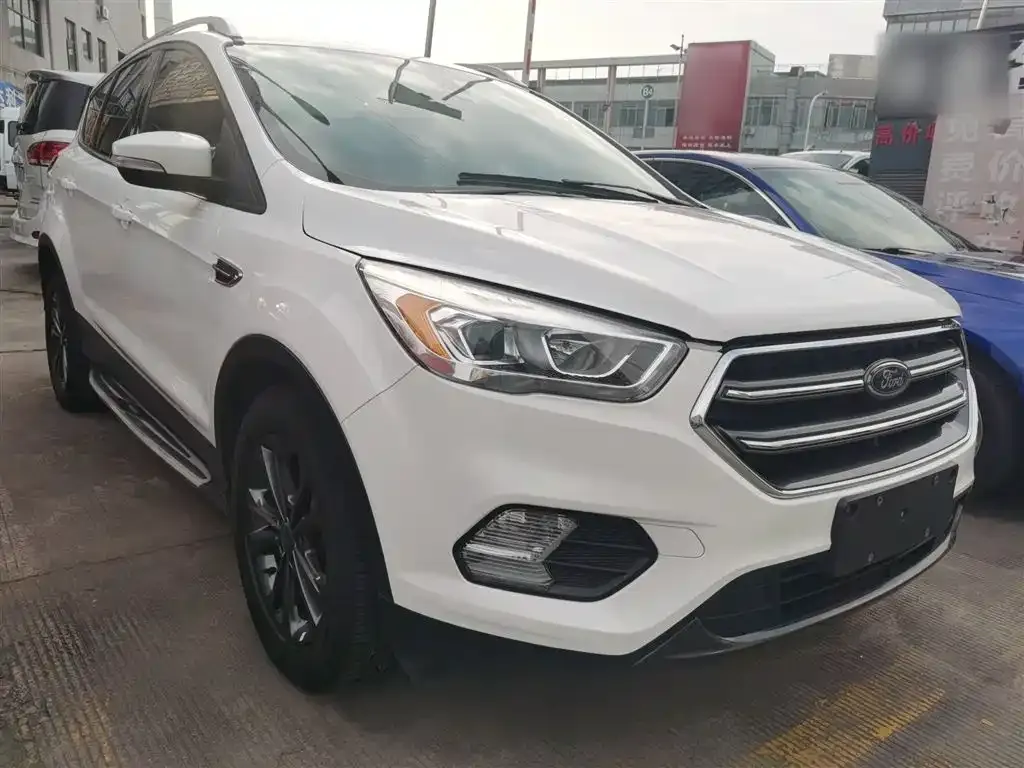 Ford Kuga — фото 1