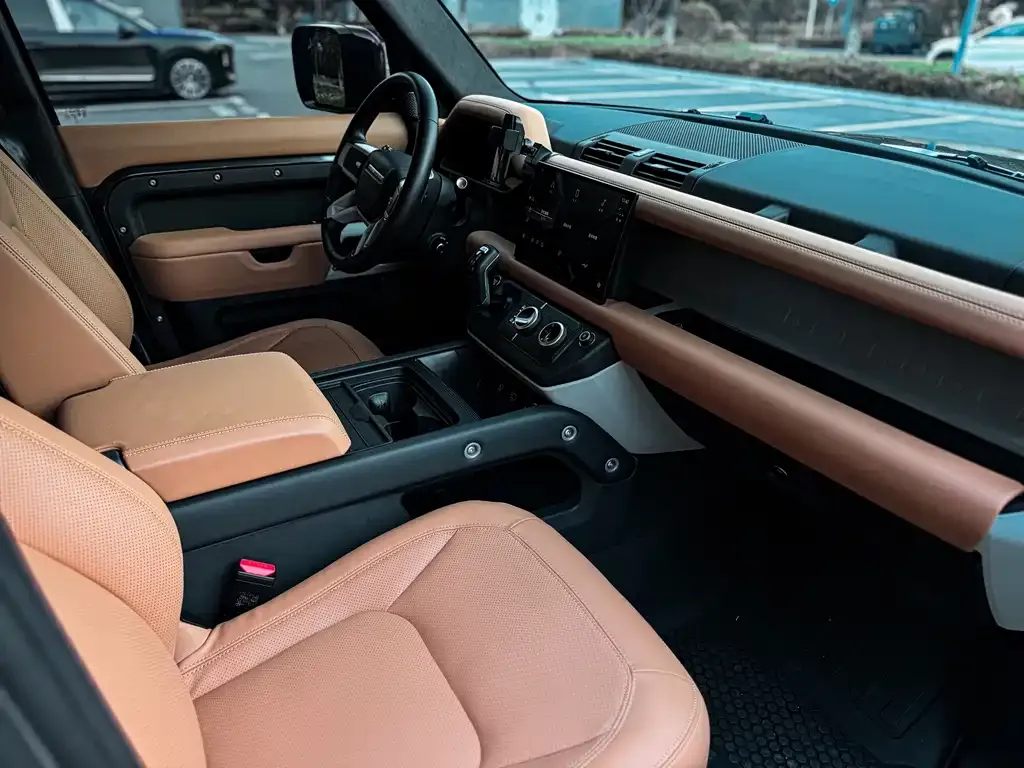 Land Rover Defender — фото 10