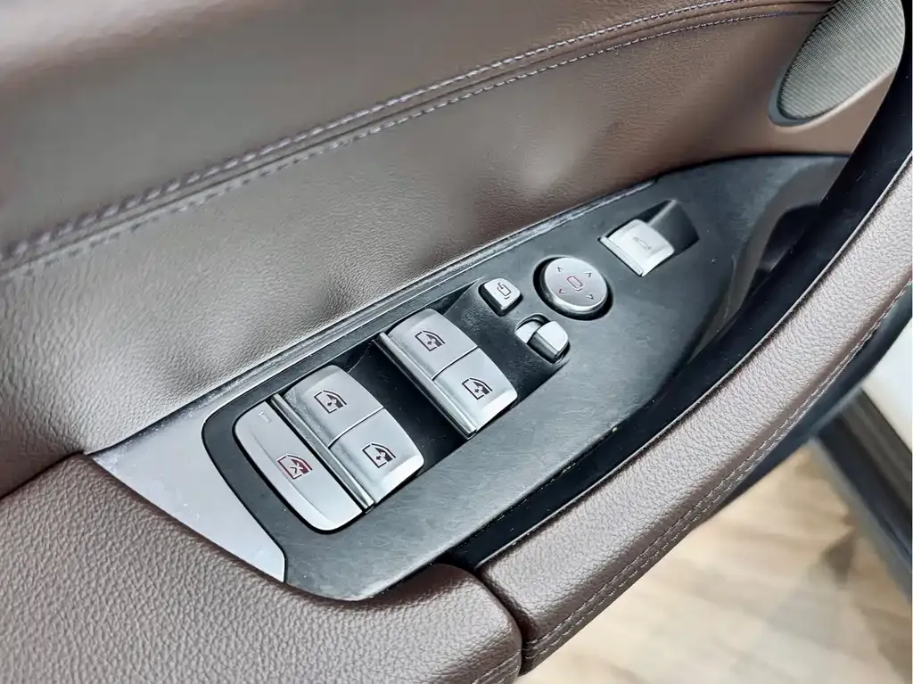 BMW iX3 — фото 10