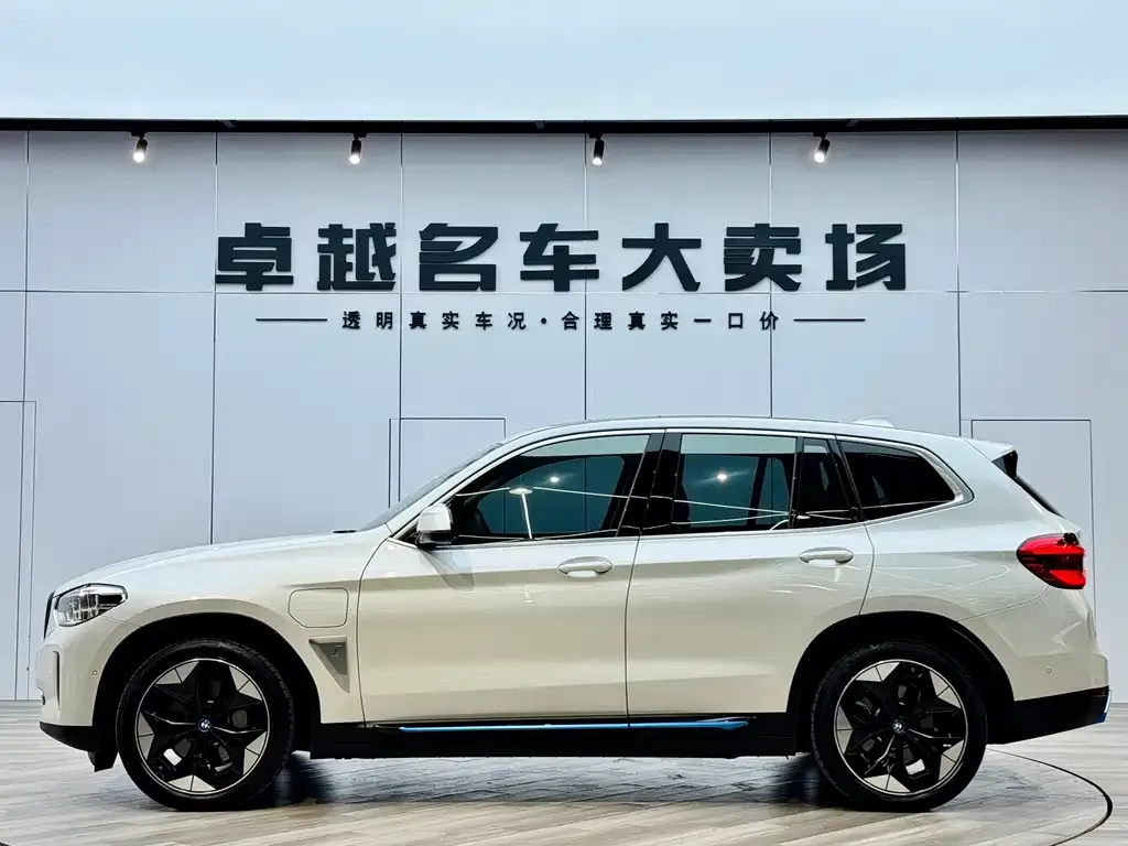 BMW iX3 — фото 3
