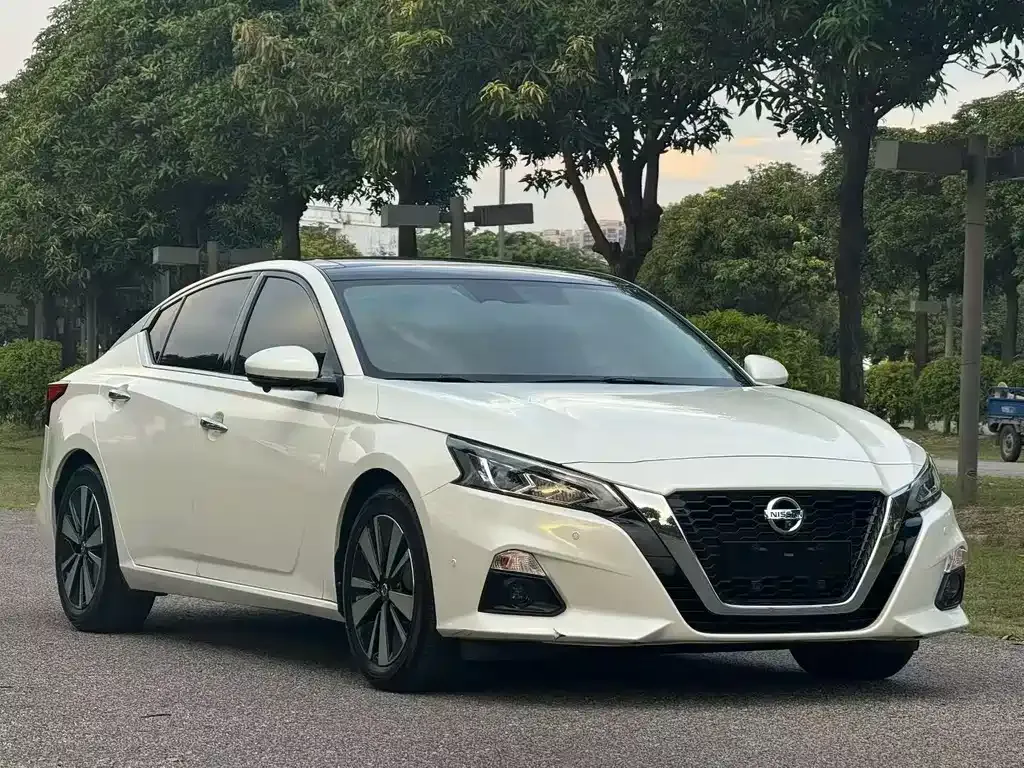 Nissan Teana — фото 1