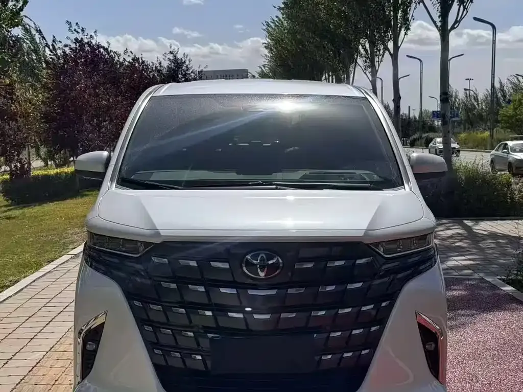 Toyota Alphard — фото 2