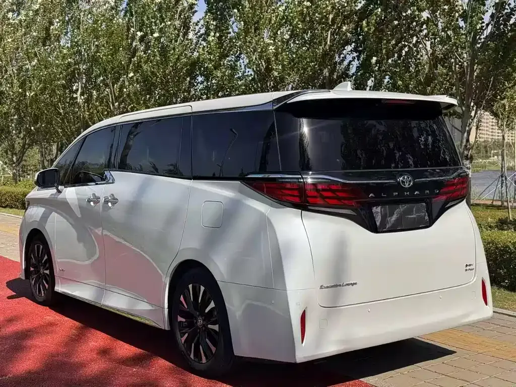 Toyota Alphard — фото 4