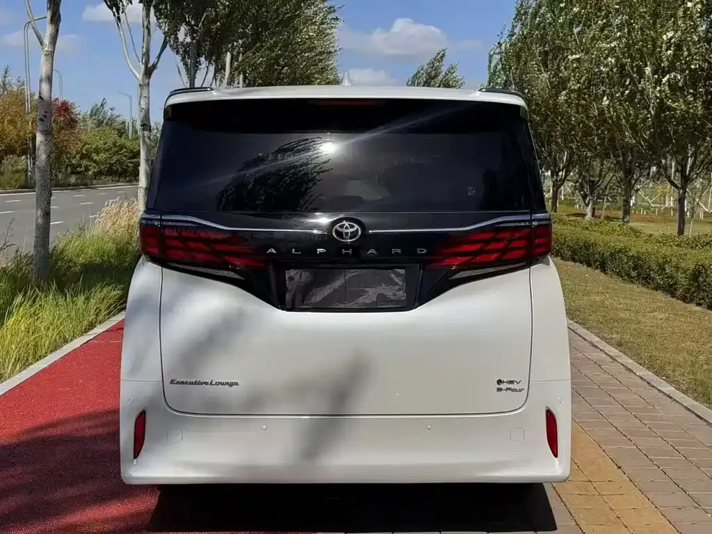 Toyota Alphard — фото 5
