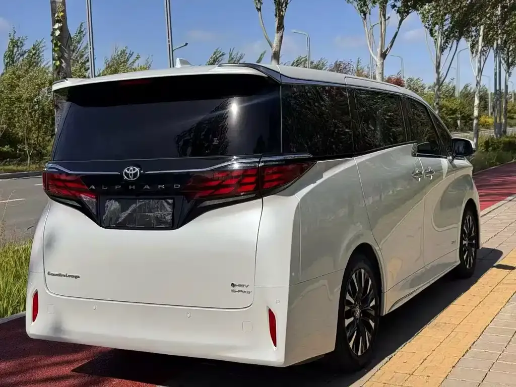 Toyota Alphard — фото 6