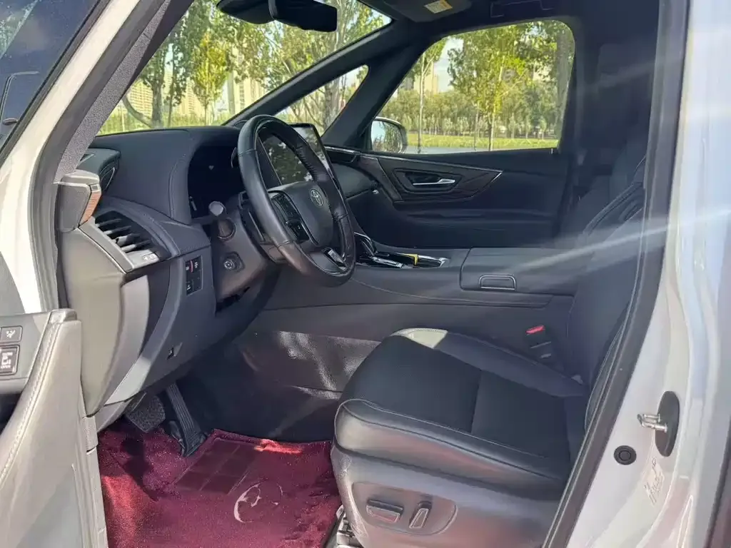Toyota Alphard — фото 7