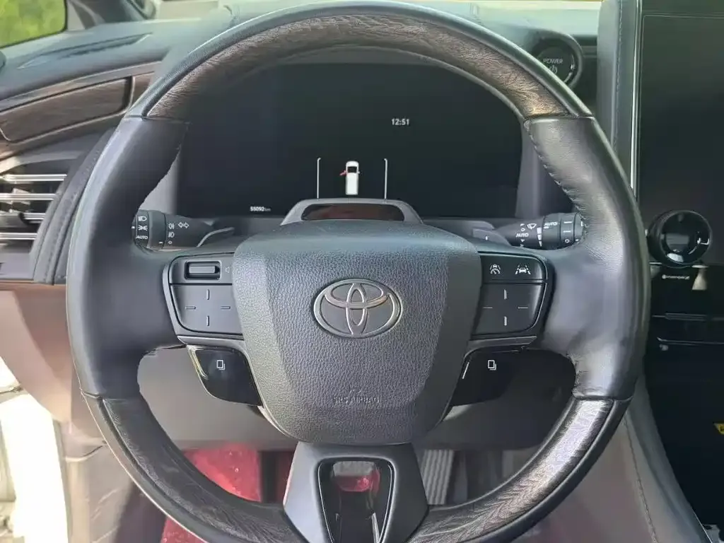 Toyota Alphard — фото 9