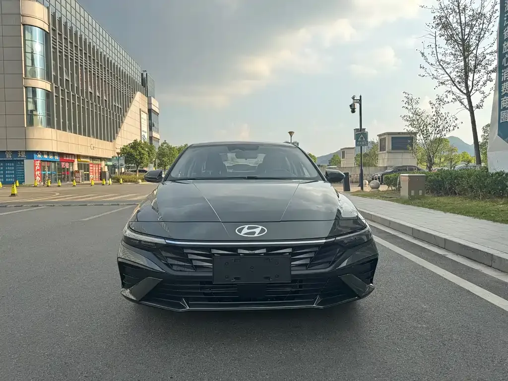 Hyundai Elantra — фото 2